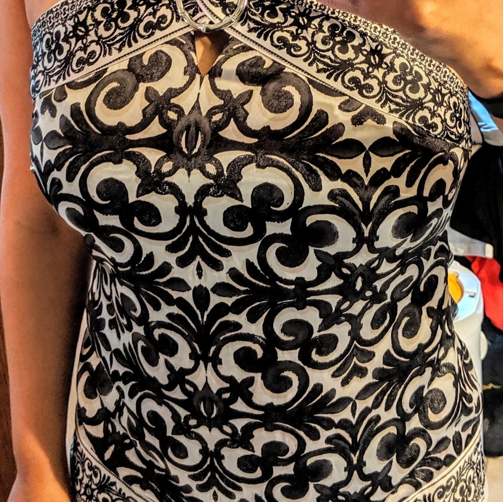 Halter top - Picture 3 of 3